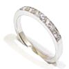 Anillo alianza oro blanco 18k con diamantes Un clásico anillo alianza oro blanco 18k con diamantes talla brillante montados en línea de pavé. Perfecto para una petición de mano o aniversario.