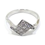 Anillo de oro blanco 18k con diamantes en romboide