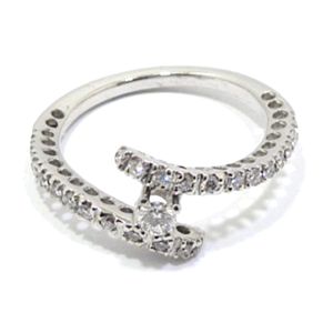 Anillo de oro blanco con 24 diamantes y diamante solitario