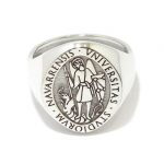 Anillo sello Universidad de Navarra oro blanco 18K