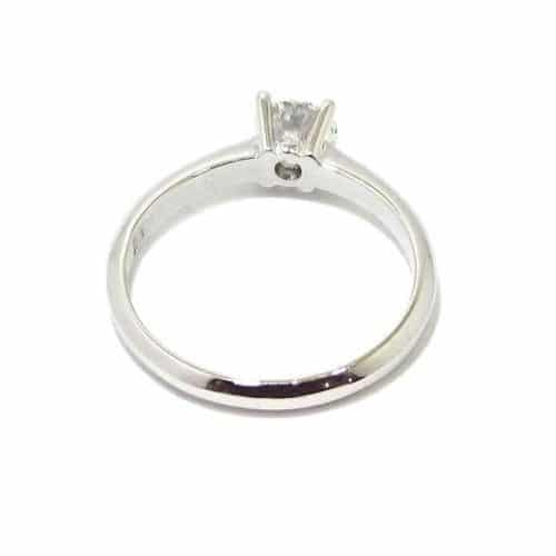 Anillo solitario oro blanco 18K con diamante talla brillante 0,50ct
