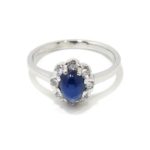 Anillo oro blanco zafiro oval cabujon