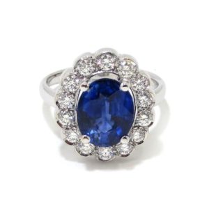 Anillo oro blanco zafiro oval 3.41cts