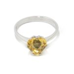 Anillo Citrino Corazón oro blanco medium