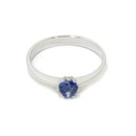 Anillo zafiro corazón oro blanco