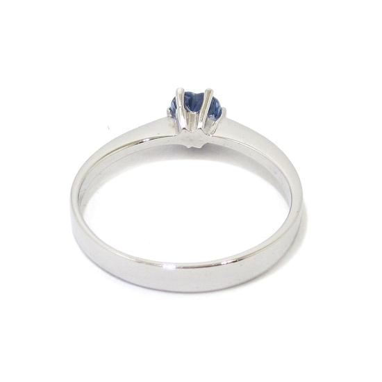 Anillo zafiro corazón oro blanco