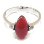 Anillo oro blanco con coral rojo