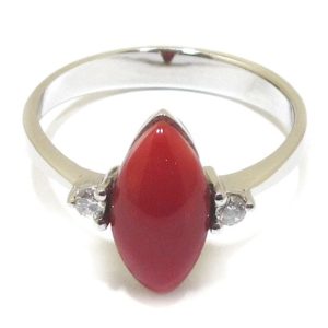 Anillo oro blanco con coral rojo