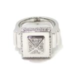 Anillo diamantes cuadrado piramide oro blanco