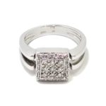 Anillo 25 diamantes cuadrado oro blanco