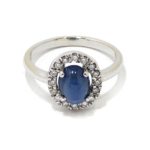 Anillo oro blanco 18k con zafiro y diamantes