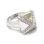 Anillo diamantes cuadrado piramide oro