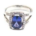 Anillo oro blanco con tanzanita y diamantes