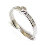 Anillo solitario oro blanco 18k con diamantes talla brillante