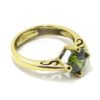Anillo circonita verde de plata dorada