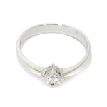 Anillo solitario oro blanco 18K con diamante princesa 0.21ct