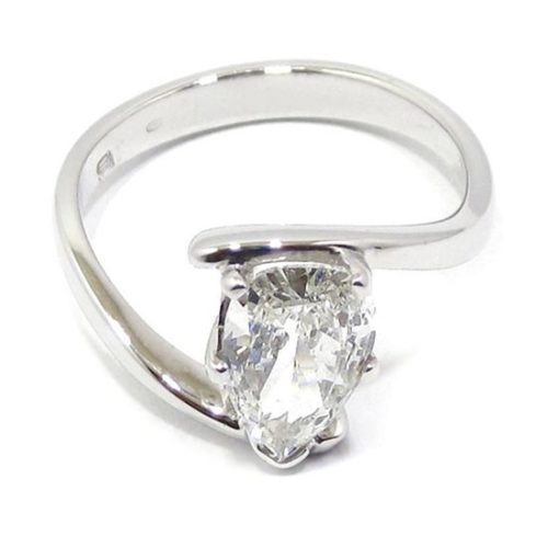 Anillo solitario oro blanco diamante pera 1.37ct