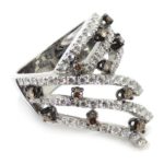 Anillo diamantes brown bandas oro blanco