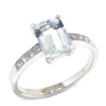 Anillo aguamarina 8x6 diamantes oro blanco
