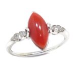 Anillo coral 7x6 diamantes oro blanco