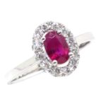 Anillo rubi oval 6x4 diamantes oro blanco