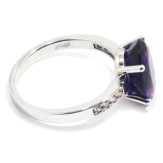Anillo amatista oval 11x8 diamantes oro