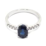 Anillo zafiro oval 8x6 diamantes oro