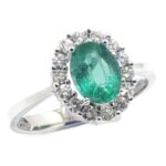 Anillo esmeralda 8x6 diamantes oro