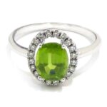 Anillo Peridoto 8x7 diamantes oro blanco