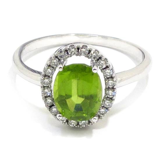 Anillo Peridoto 8x7 diamantes oro blanco