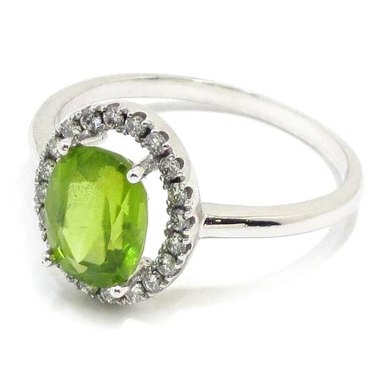Anillo Peridoto 8x7 diamantes oro blanco