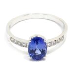 Anillo tanzanita 8x6 diamantes oro blanco